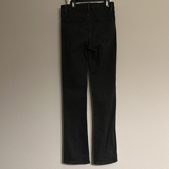 FRAME Le Mini Boot black jeans 
Size 26
New jeans 
Don’t fit me
Smoke & pet free